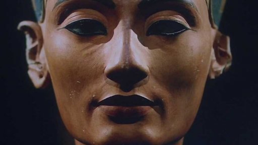 Busta královny Nefertiti