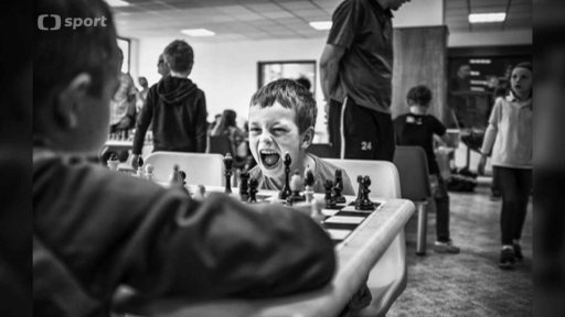 Ocenění fotografií z dětských šachových turnajů