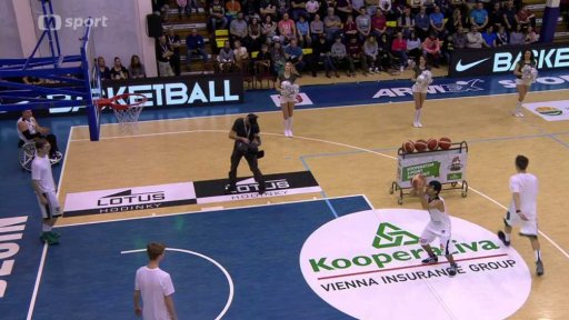 Od nástrojů ke koši