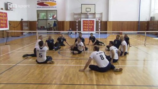 Příběh: mezinárodní turnaj ve volejbale sedících