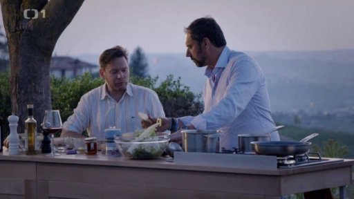 Míchaný salát a rizoto se sýrem castelmagno s hruškou