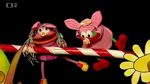 Fámula a Muf, převlečení za veselá prasátka, se loučí s kamarády.