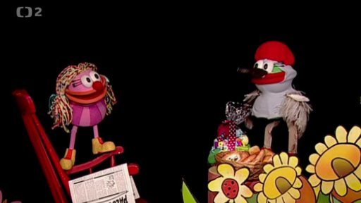 Muf se přestrojil za datla a doufá, že získá sladkou odměnu. Fámula jej však odhalí!