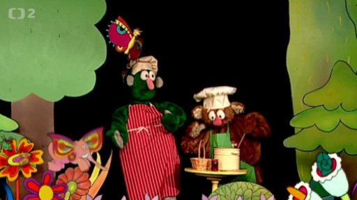 Když nevyšla Mufí lest se špačkem, zkusí Muf převlek za vosu…