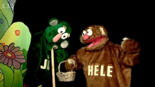 Jů a Hele se těší na krásné jarní kytky. Muf se zapletl do bodláku, zlobišárna mu nevyšla.