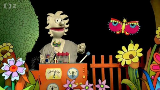 Otylka Pipovi přednáší svou báseň Podzim šustí.