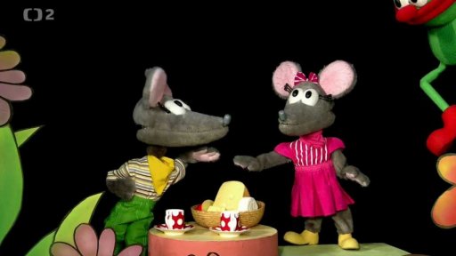 Pokus se nezdařil, z tety Pipety a Mufa jsou dvě dýně. Zpívají Vymknul se nám experiment. Teta se dozví, že dýně jsou kradené, proto ta chyba.