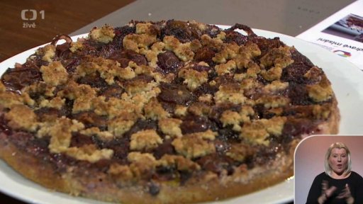 Malé vaření - zdravé recepty na švestkový koláč a salát z dýně a červené řepy - 3. část