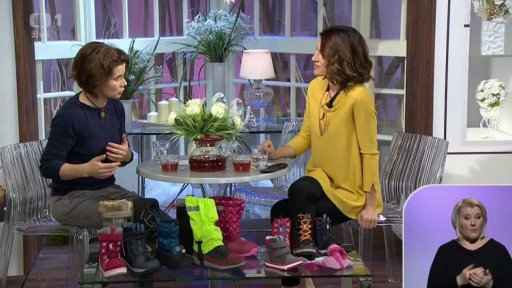 Nohy dětí v suchu a v teple