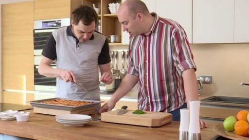 Koláč s kysaným zelím a klobáskou