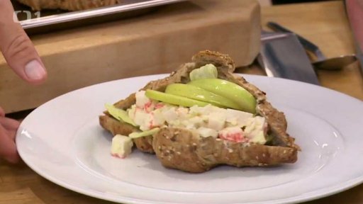 Fitness croissant s krabím salátem