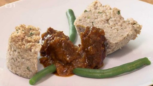 Pikantní dušený hovězí krk s pohankovou nádivkou