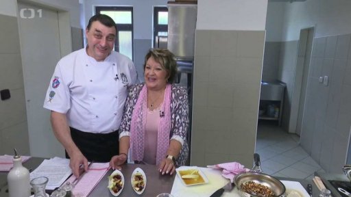 Předkrm s červenou řepou a halloumi