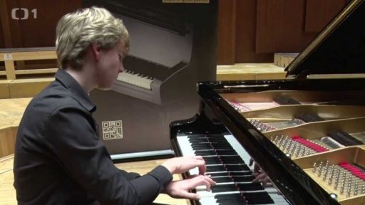 Klavírista Matyáš Novák