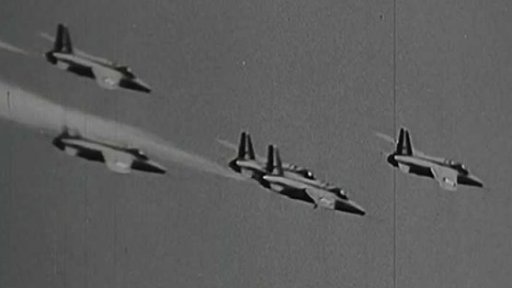 Skupinová akrobacie nad letištěm Le Bourget