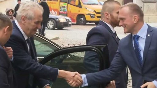 Prezident na drobném zákroku v nemocnici