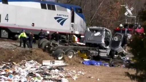 Srážka vlaku s popelářským vozem