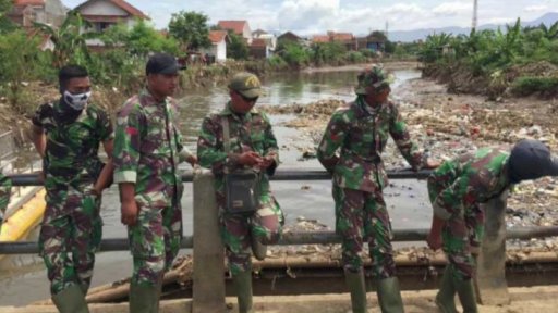 Indonésie bojuje s plastovým odpadem