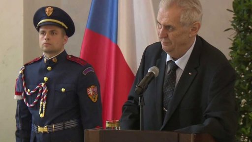 Spory politiků o novičok