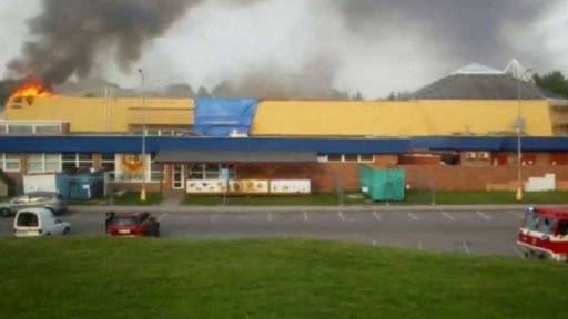 Požár střechy plaveckého bazénu v Jablonci nad Nisou