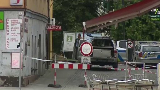 Zeď zasypala seniora