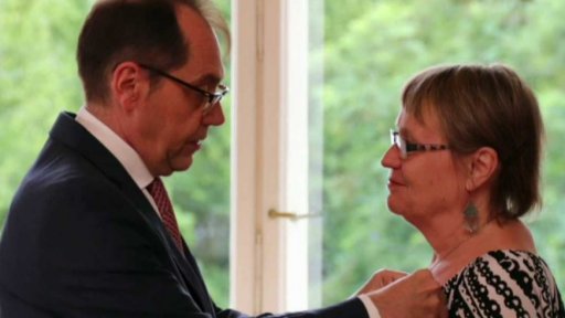 Anna Šabatová obdržela nejvyšší francouzské vyznamenání