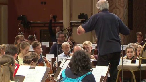 Mistři a studenti hudby na jednom pódiu