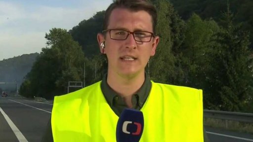 Rozsáhlý požár mezi Ústí nad Labem a Lovosicemi