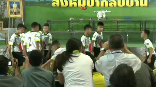 Zachránění Thajci poprvé na veřejnosti