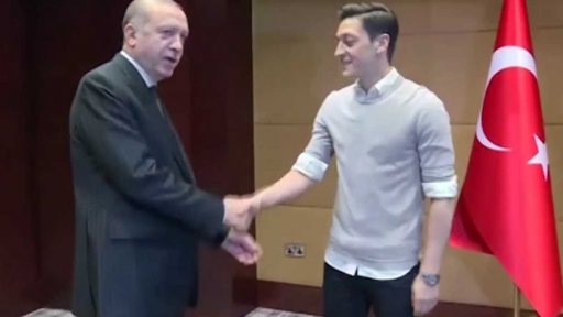 Aféra kolem fotbalisty Özila