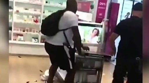 Potyčka na francouzském letišti