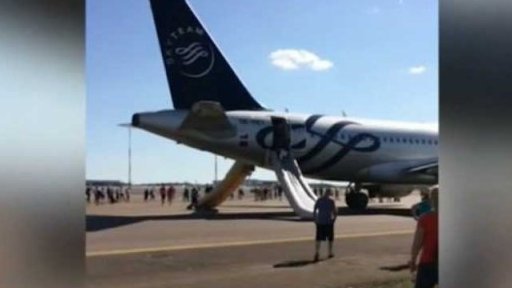 Evakuace letadla v Helsinkách