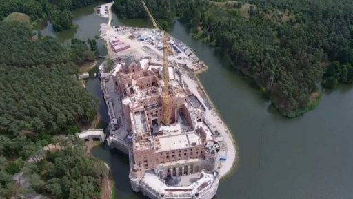 Stavba luxusního hotelu v chráněné oblasti v Polsku