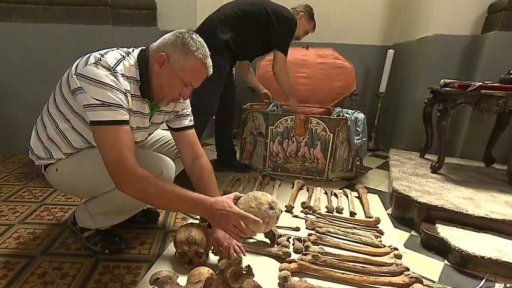 Vyzvednuté ostatky olomouckých Přemyslovců