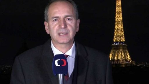 Politika na pozadí oslav