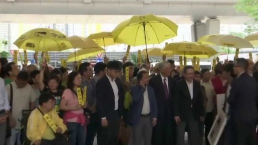 Proces s demonstranty v Hongkongu