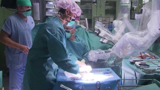 Operace pomocí robotů