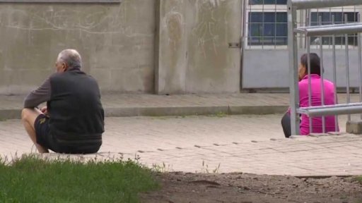 Spor o vysedávání mimo lavičky