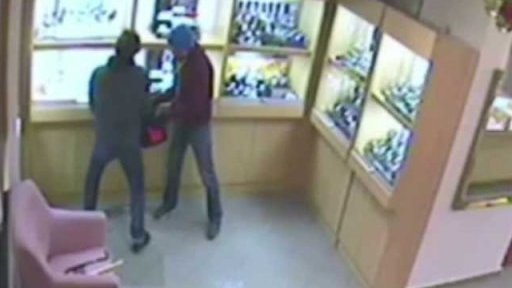 Policie dopadla podezřelé z přepadení klenotnictví v Teplicích