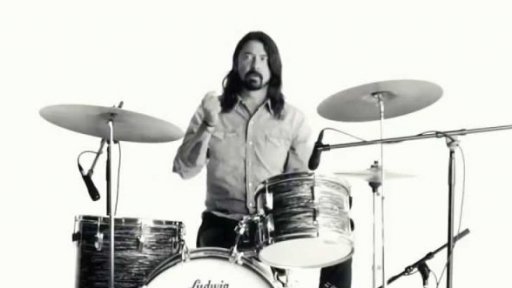 Rytířské tituly pro Barryho Gibba a Ringo Starra