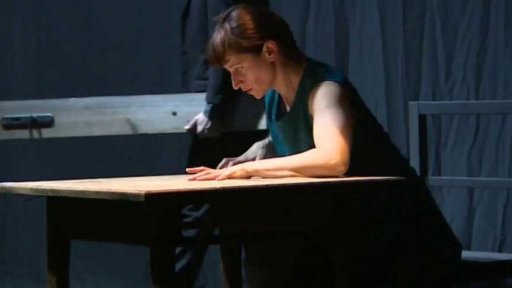 Protest proti okupaci na jevišti