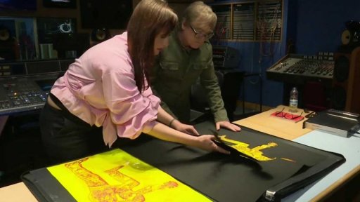 Obal nové desky tvoří Míla Fürstová