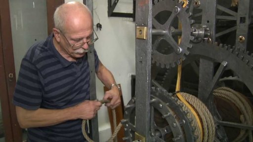 Orloj před dokončením oprav