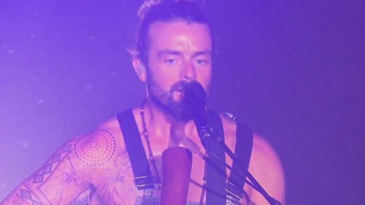 Xavier Rudd v Akropoli