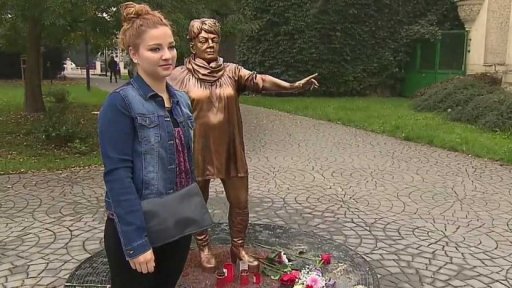 Emoce kolem sochy Věry Špinarové