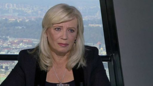 Iveta Radičová, socioložka, bývalá premiérka SR; Vladimíra Dvořáková, politoložka, Vysoká škola ekonomická v Praze; Petr Pithart /KDU-ČSL/, bývalý premiér ČR, bývalý předseda Senátu PČR