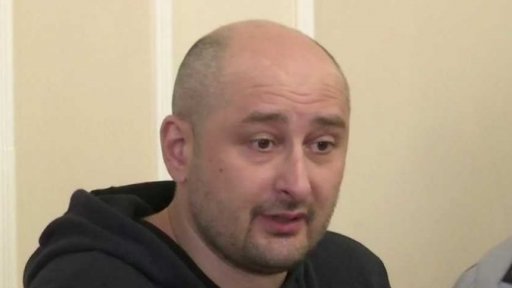 Zinscenovaná vražda novináře Babčenka + rozhovory s T. Šmídem a O. Soukupem