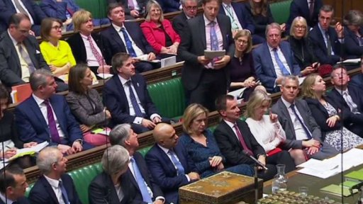 Napjaté jednání o brexitu + rozhovor s B. Vostalem