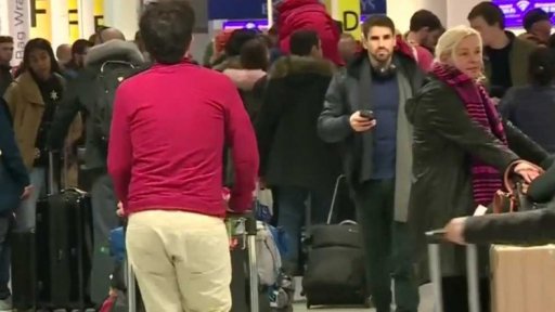 Neznámé drony nad letištěm Gatwick + rozhovor s V. Hezkým