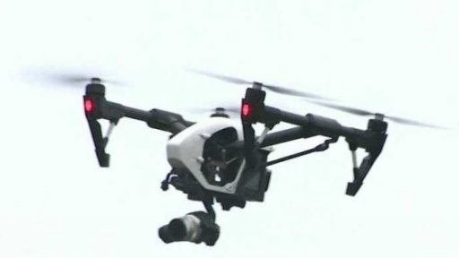 Drony nad Gatwickem: pachatel uniká